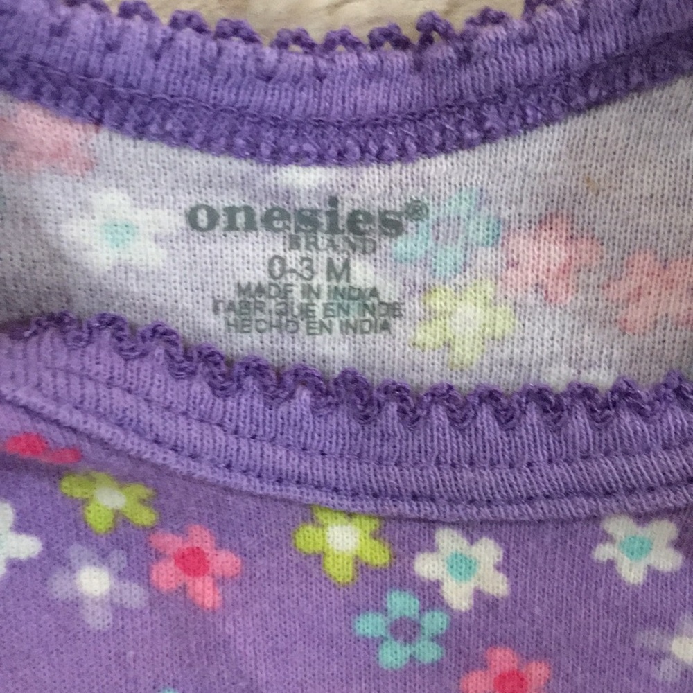 4 Onesies brand bodysuits - Picture 3 of 6